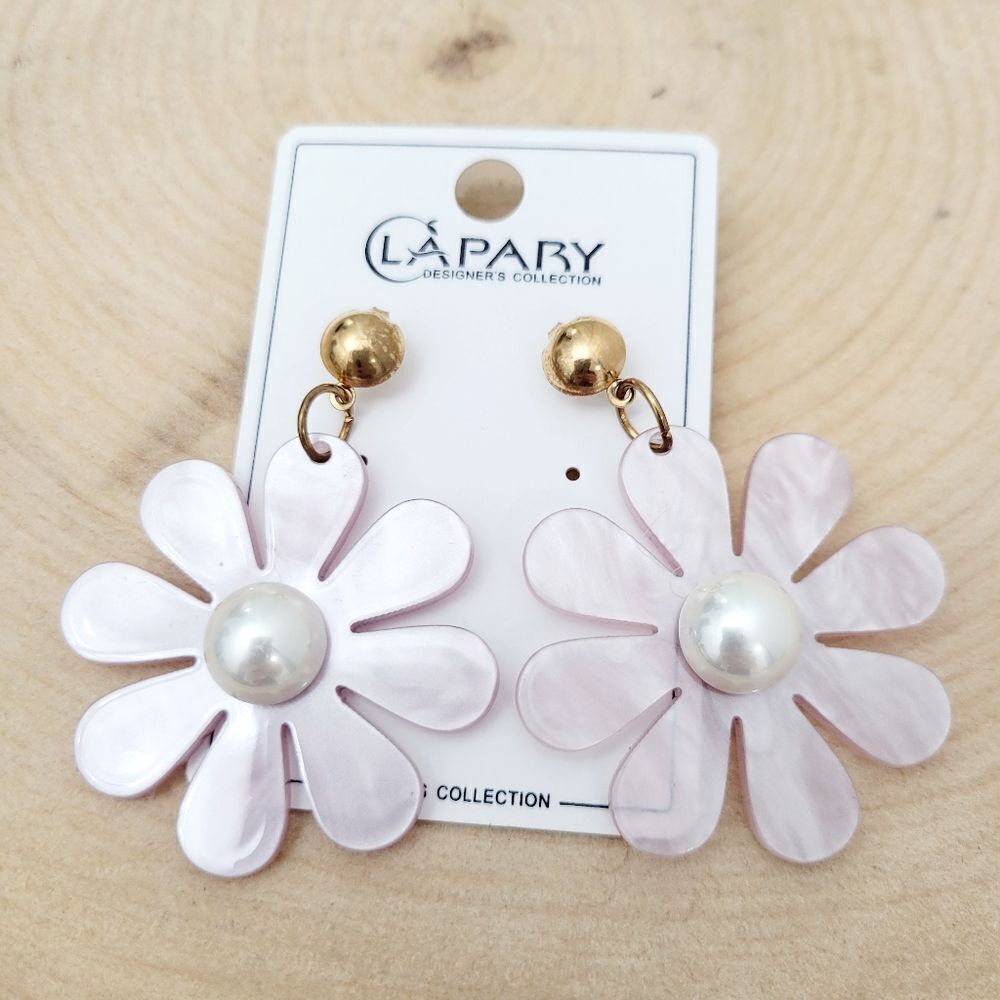 Brand New Light Purple Flower Gold Tone Earrings